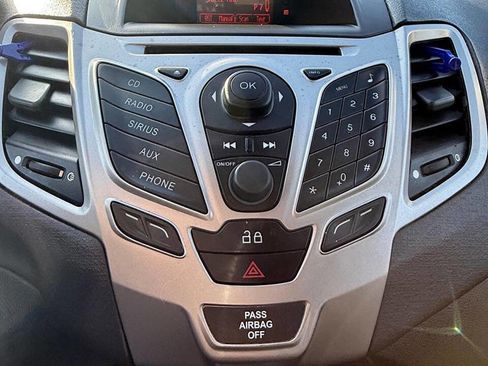 Used 2013 Ford Fiesta SE image 27