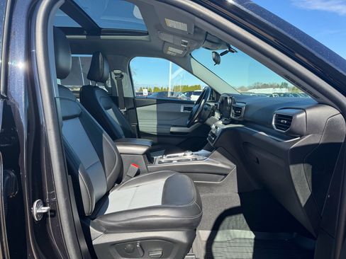 Certified 2023 Ford Explorer XLT w/ Equipment Group 202A AWD/4WD image 13