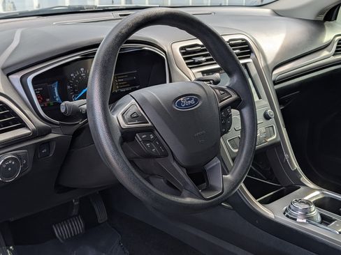 Used 2019 Ford Fusion SE FWD image 20