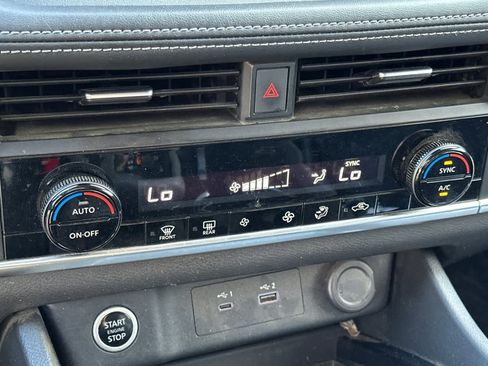 Used 2023 Nissan Rogue SV image 20