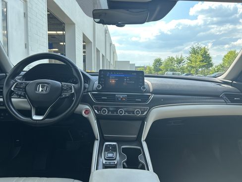 Used 2018 Honda Accord Touring image 29