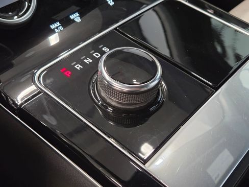 Used 2019 Land Rover Range Rover Velar R-Dynamic SE image 21
