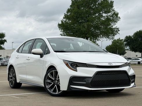 Used 2020 Toyota Corolla SE FWD image 2