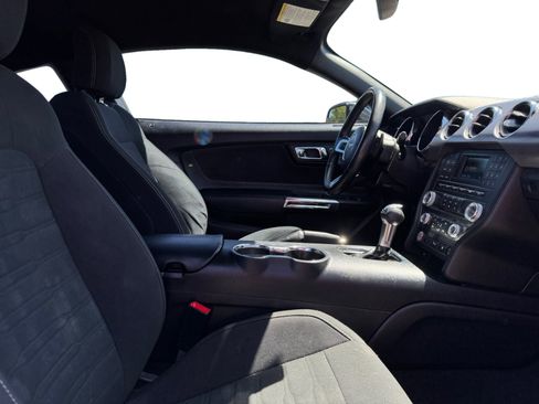 Used 2017 Ford Mustang Coupe RWD image 17