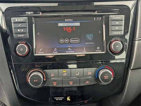 Used 2020 Nissan Rogue S image 19