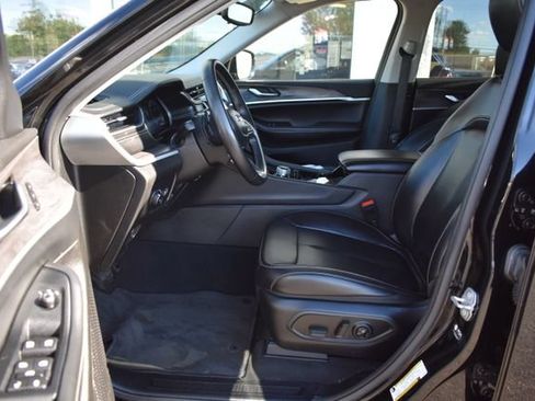 Used 2023 Jeep Grand Cherokee L Limited AWD/4WD image 4