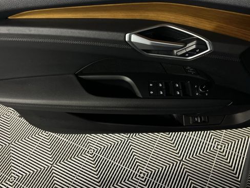 Used 2022 Audi e-tron GT Premium Plus image 26