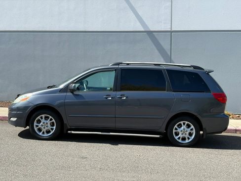 Used 2006 Toyota Sienna XLE Limited image 3