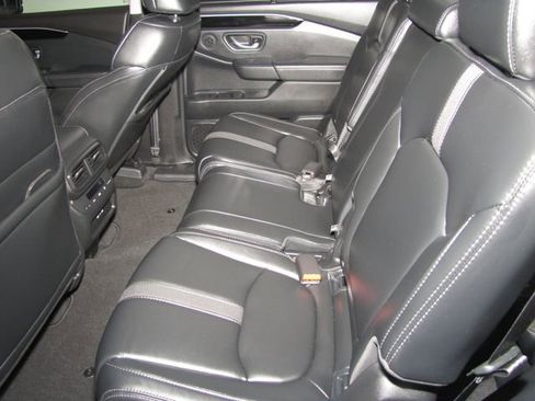 Certified 2025 Honda Pilot Touring image 12