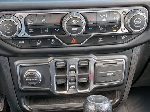 Certified 2022 Jeep Gladiator Willys image 27