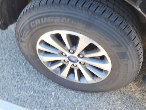 Used 2017 Ford Expedition XLT AWD/4WD image 3