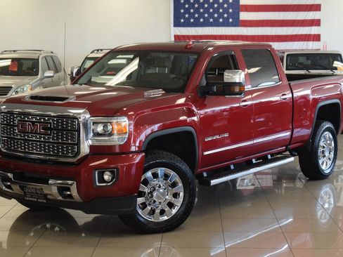 Used 2018 GMC Sierra 2500 Denali w/ Duramax Plus Package AWD/4WD image 13