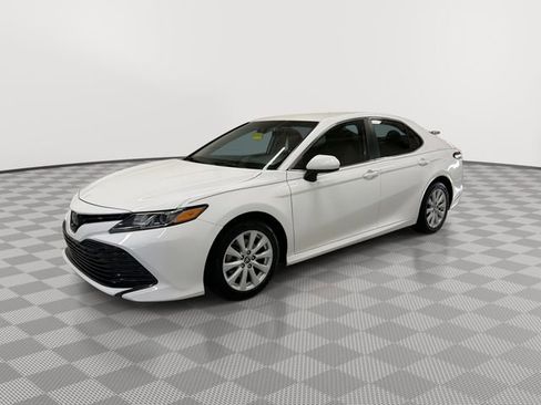 Used 2019 Toyota Camry LE FWD image 6