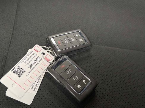 New 2025 Jeep Grand Cherokee L Laredo image 28