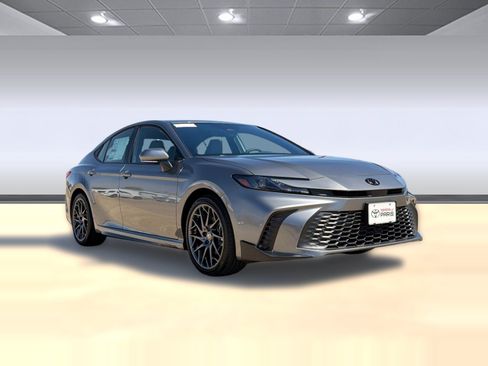 Used 2026 Toyota Camry SE w/ Multimedia Upgrade Package FWD image 7