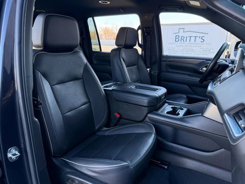 Used 2023 Chevrolet Suburban Premier AWD/4WD image 29