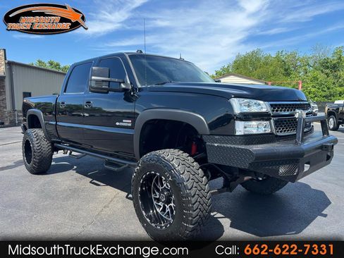 Used 2004 Chevrolet Silverado 2500 LT AWD/4WD image 1