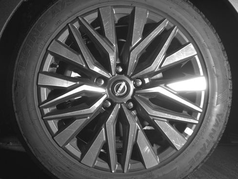 Used 2025 Nissan Altima 2.5 SV FWD image 12