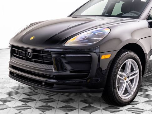 Certified 2025 Porsche Macan AWD/4WD image 34