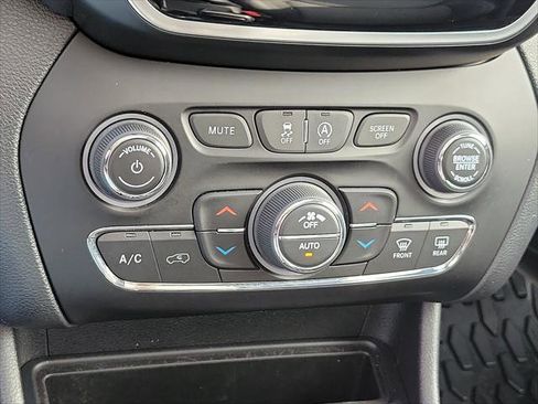 Used 2020 Jeep Cherokee Limited image 16