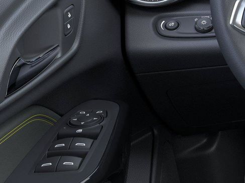 New 2026 Chevrolet Trax ACTIV w/ Sunroof Package FWD image 22