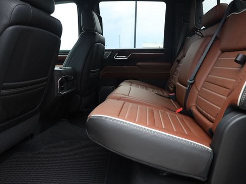 New 2026 GMC Sierra 3500 Denali Ultimate AWD/4WD image 17