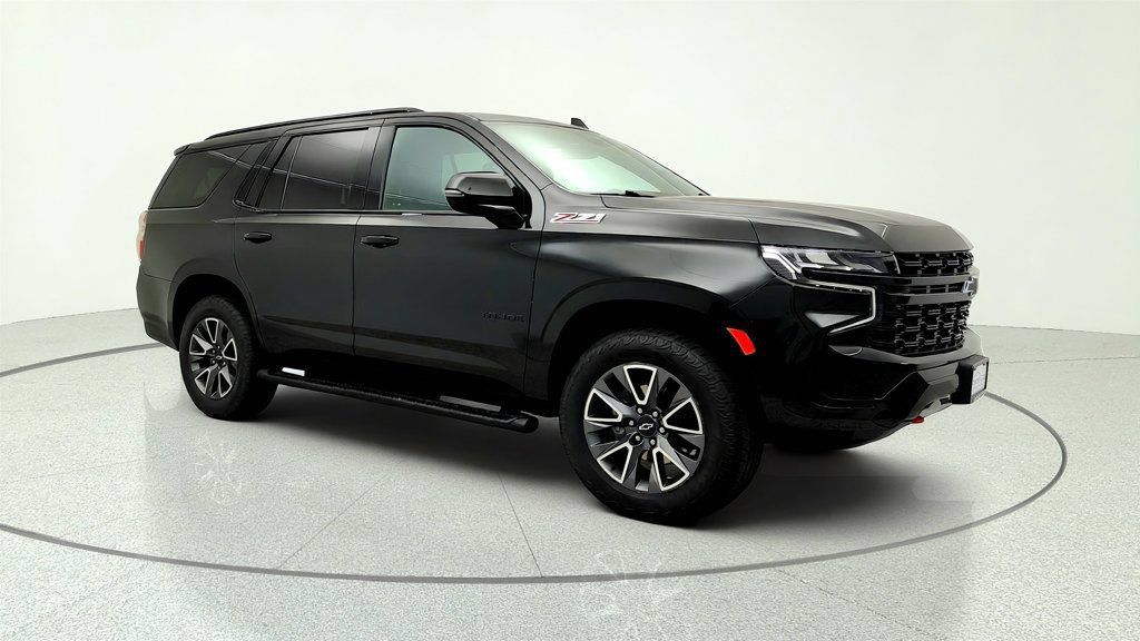 Used 2023 Chevrolet Tahoe Z71 w/ Luxury Package AWD/4WD image 3
