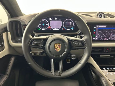 Used 2025 Porsche Cayenne GTS AWD/4WD image 17