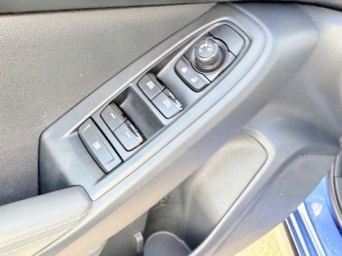 Used 2025 Subaru Crosstrek 2.0i Premium image 12