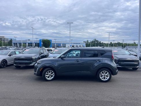 Used 2024 Kia Soul LX w/ Option Group 015 FWD image 6