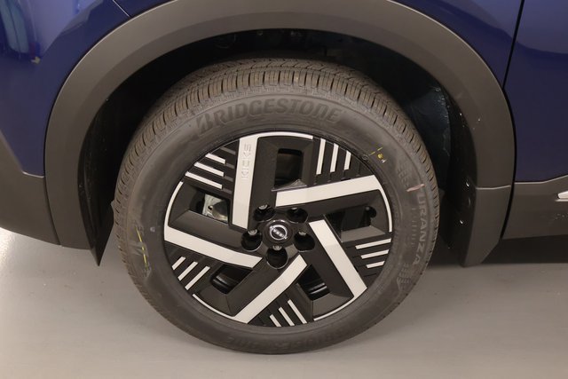 New 2026 Nissan Kicks SV w/ Cold Weather Package FWD image 7