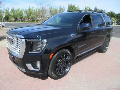 Used 2024 GMC Yukon Denali w/ Advanced Technology Package AWD/4WD image 1