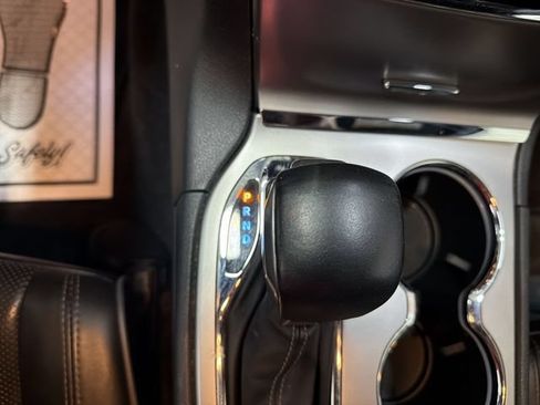 Used 2019 Jeep Grand Cherokee Overland AWD/4WD image 20