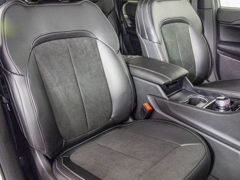 New 2025 Jeep Grand Cherokee Laredo image 39