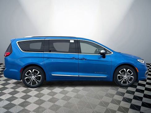 New 2026 Chrysler Pacifica Pinnacle image 6