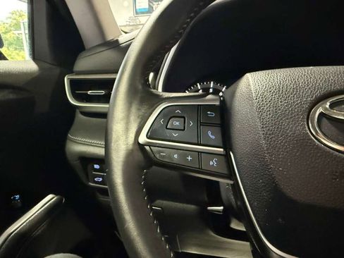 Used 2021 Toyota Highlander XLE image 14