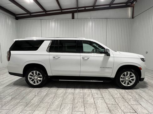 Used 2023 Chevrolet Suburban Premier image 6