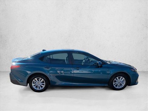Used 2025 Toyota Camry LE image 4