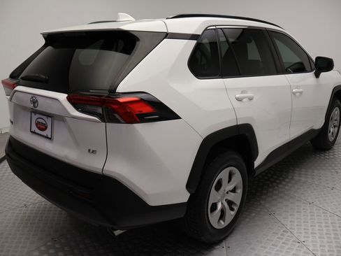 Used 2020 Toyota RAV4 LE FWD image 8