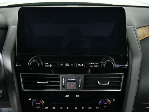 Used 2024 Nissan Armada SL w/ Captain's Chairs Package image 4