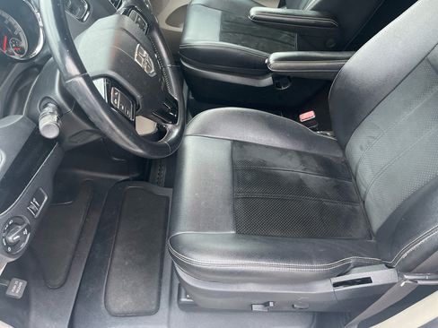 Used 2017 Dodge Grand Caravan SXT image 23