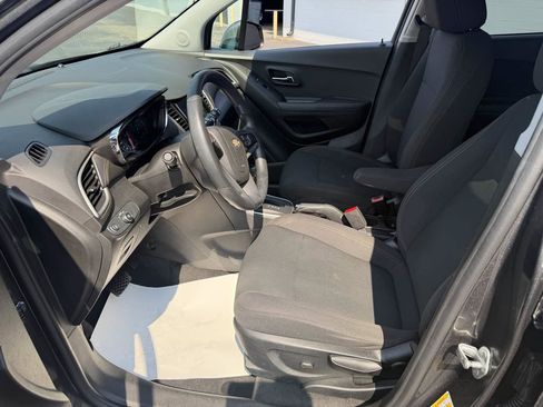Used 2019 Chevrolet Trax LS w/ Tint and Cruise Package FWD image 10