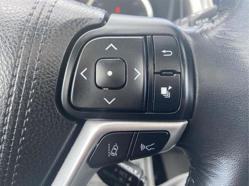Used 2018 Toyota Highlander XLE AWD/4WD image 23