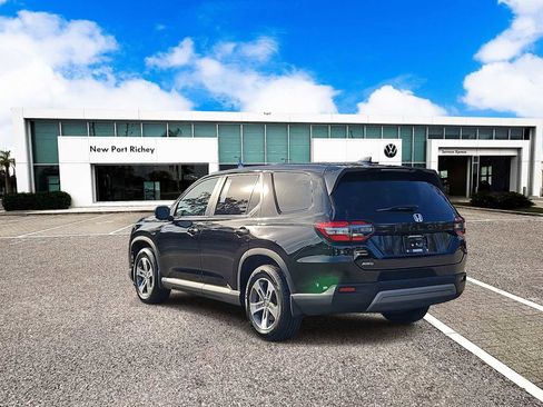 Used 2025 Honda Pilot EX-L image 6