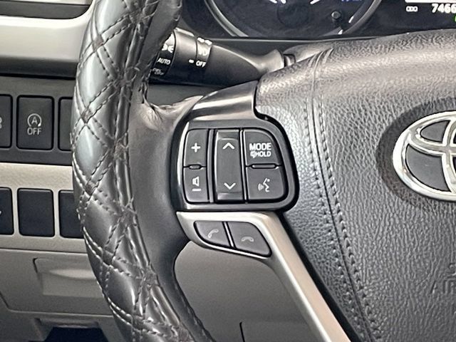 Certified 2019 Toyota Highlander Plus FWD image 35