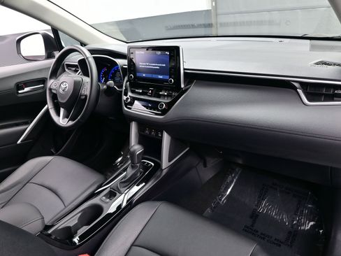 Used 2022 Toyota Corolla Cross XLE image 15