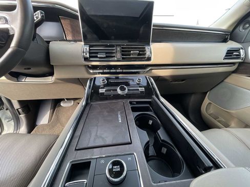 Used 2024 Lincoln Navigator L Reserve image 35