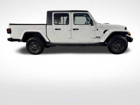Used 2024 Jeep Gladiator Sport image 9