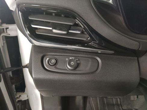 Used 2025 Buick Envista Sport Touring image 19