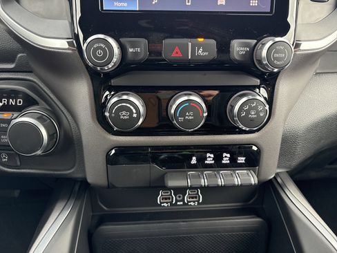 Used 2026 RAM 1500 Express AWD/4WD image 18